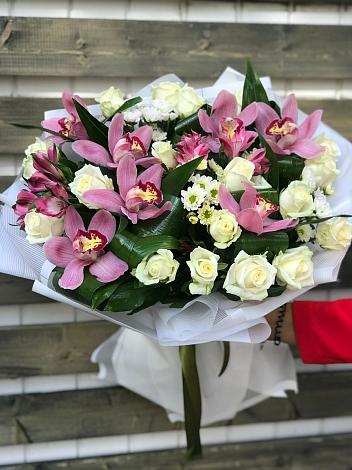Букет цветов из: Розы и Хризантемы в Суне