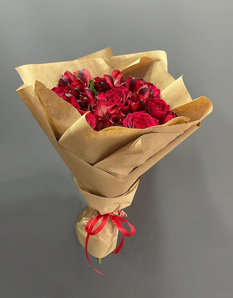 Букет цветов из: Альстромерии и Розы в Суне