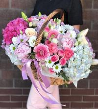 Композиция солнечный день в Суне Цветочная композиция из Розы, Хризантемы, Пионы и Лизиантусы в корзине в Суне
