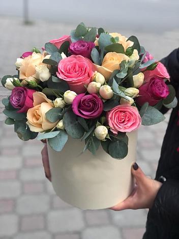 Цветочная композиция из Розы в шляпной коробке в Суне
