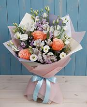 Букет цветов из:  Лизиантусы, Розы, Альстромерии и Гипсофила в Суне