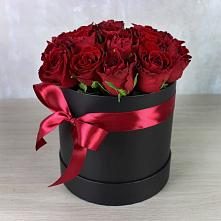 Цветочная композиция из Розы в шляпной коробке в Суне